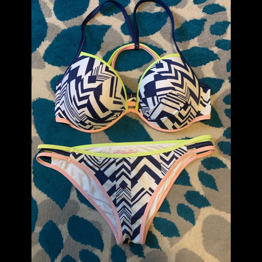 NWOT Victoria’s Secret bikini 36DD-top, Lg bottom